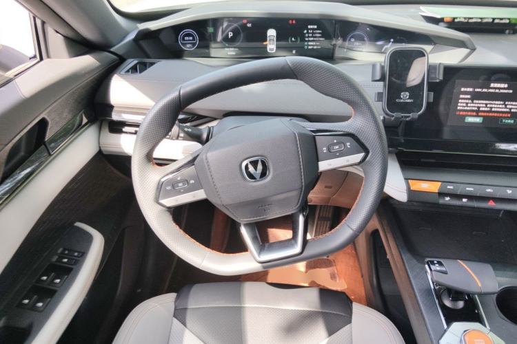 Used CHANGAN UNI-V iDD 2024 Blue Whale Smart Electric iDD 136km Luxury Model Steering Wheel