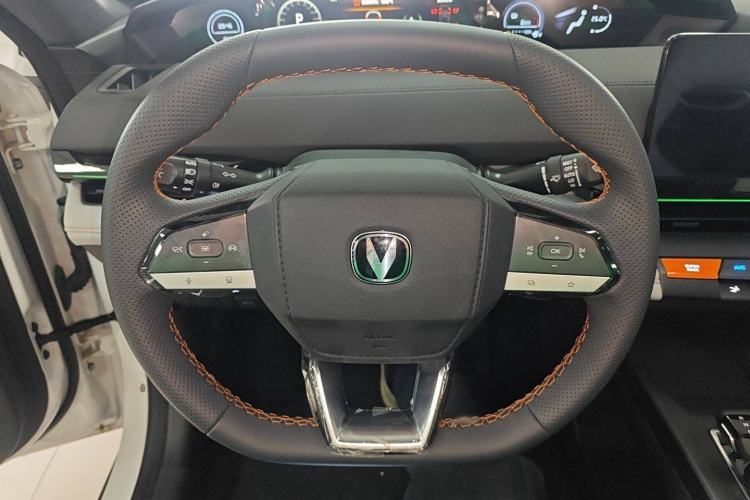 Used CHANGAN UNI-V iDD 2024 Blue Whale Smart Electric iDD 136km Luxury Model Steering Wheel