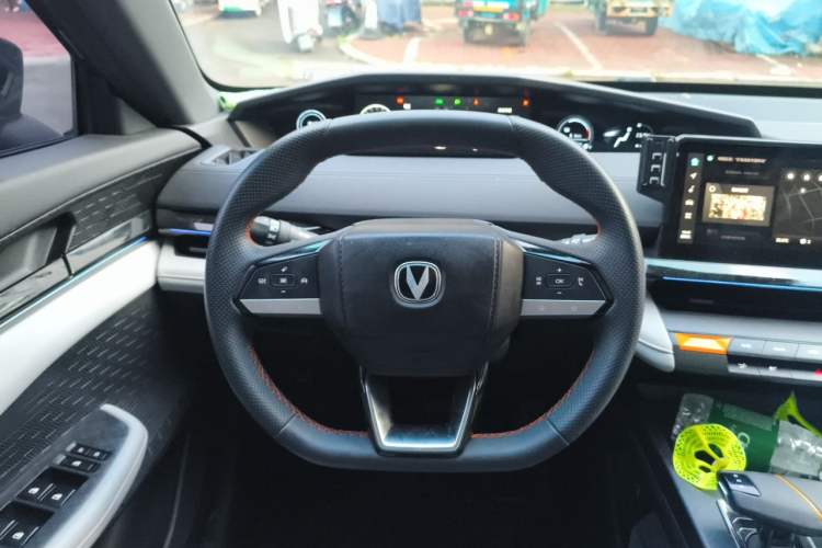 Used CHANGAN UNI-V iDD 2024 Blue Whale Smart Electric iDD 136km Luxury Model Steering Wheel