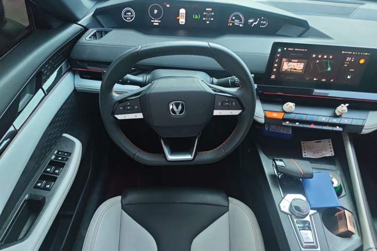Used CHANGAN UNI-V iDD 2024 Blue Whale Smart Electric iDD 136km Luxury Model Steering Wheel