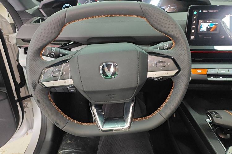 Used CHANGAN UNI-V iDD 2024 Blue Whale Smart Electric iDD 136km Luxury Model Steering Wheel