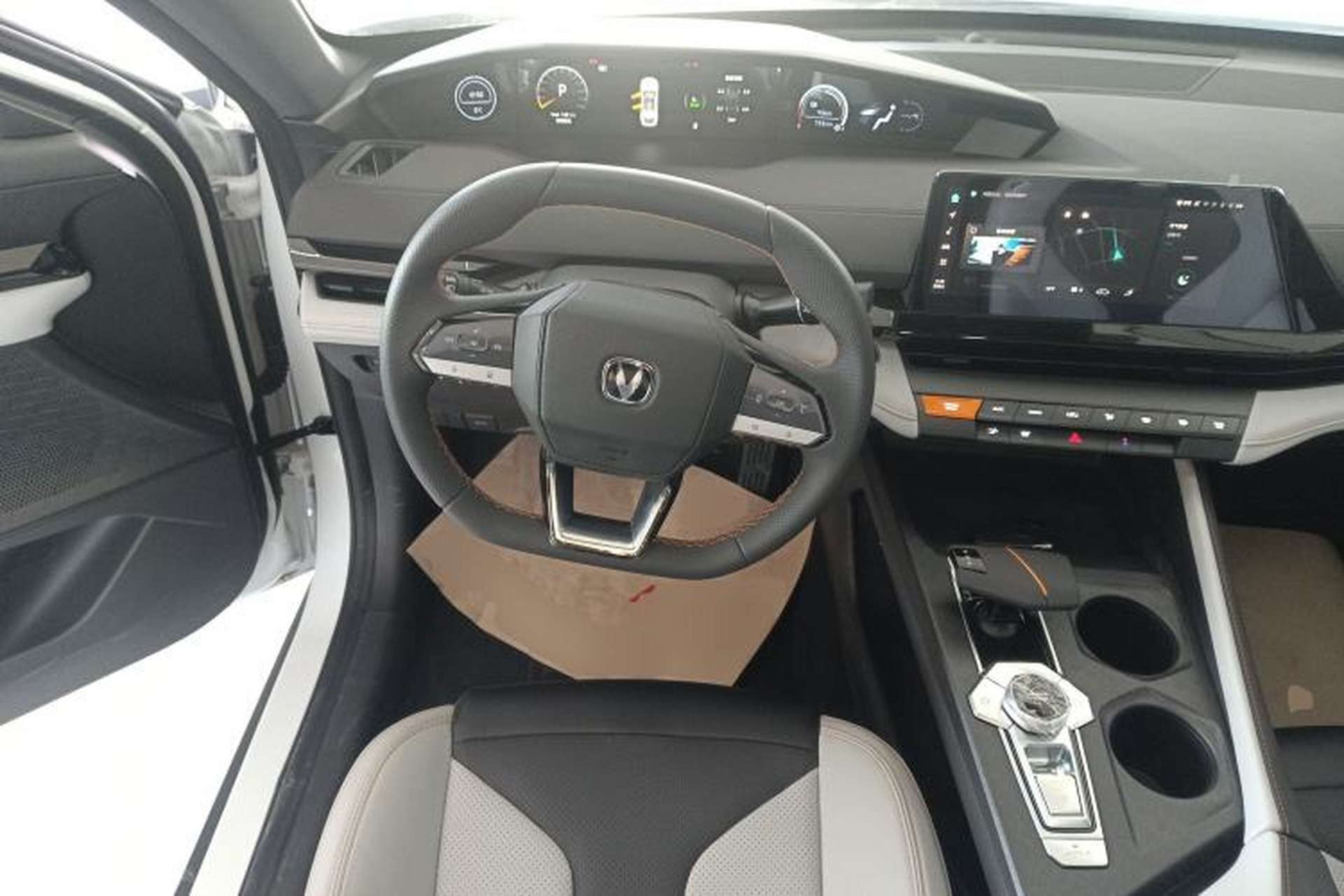 Used CHANGAN UNI-V iDD 2024 Blue Whale Smart Electric iDD 136km ZhiKu Model Steering Wheel
