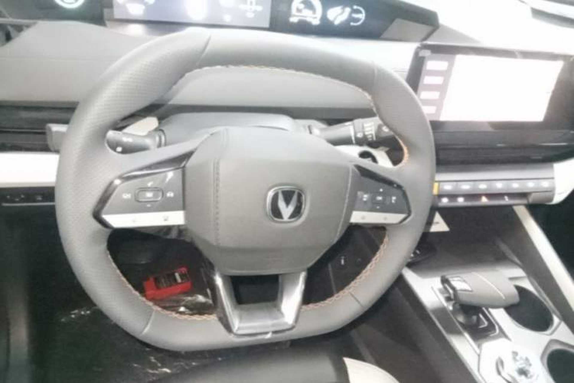 Used CHANGAN UNI-V iDD 2024 Blue Whale Smart Electric iDD 136km ZhiKu Model Steering Wheel