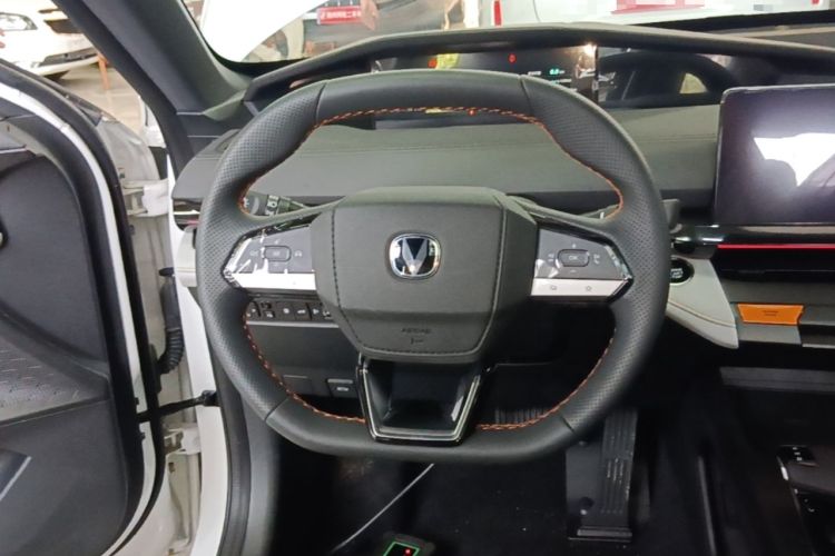 Used CHANGAN UNI-V iDD 2024 Blue Whale Smart Electric iDD 136km Luxury Model Steering Wheel