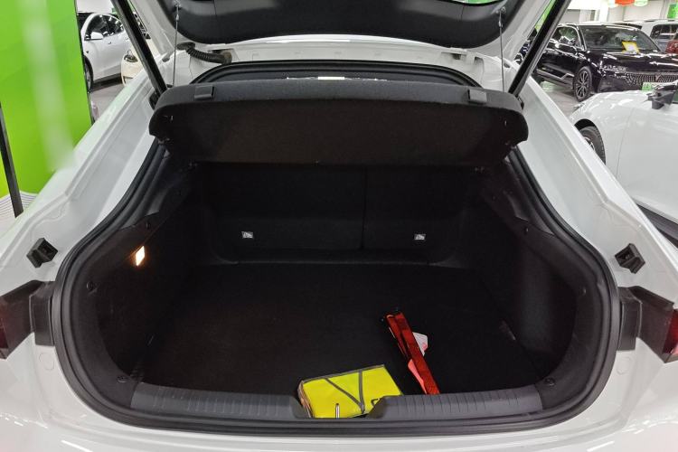 Used CHANGAN UNI-V iDD 2024 Blue Whale Smart Electric iDD 136km ZhiKu Model Trunk