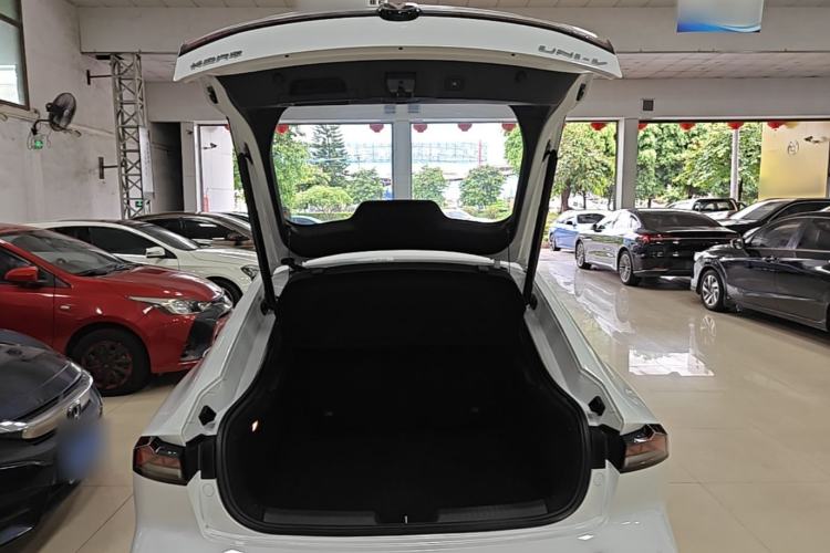 Used CHANGAN UNI-V iDD 2024 Blue Whale Smart Electric iDD 136km Luxury Model Trunk