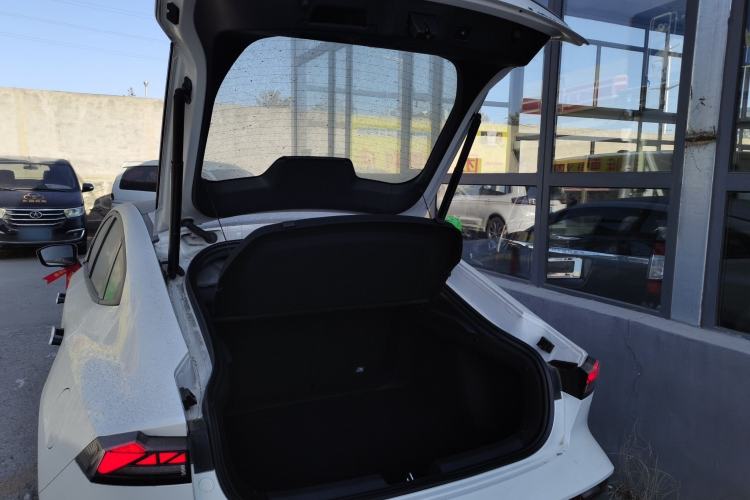 Used CHANGAN UNI-V iDD 2024 Blue Whale Smart Electric iDD 136km Luxury Model Trunk