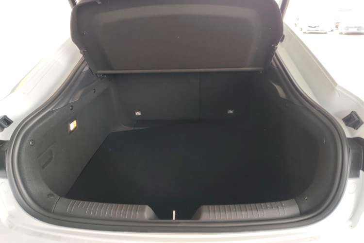 Used CHANGAN UNI-V iDD 2024 Blue Whale Smart Electric iDD 136km ZhiKu Model Trunk