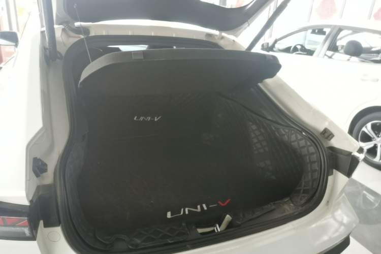 Used CHANGAN UNI-V iDD 2024 Blue Whale Smart Electric iDD 136km Luxury Model Trunk