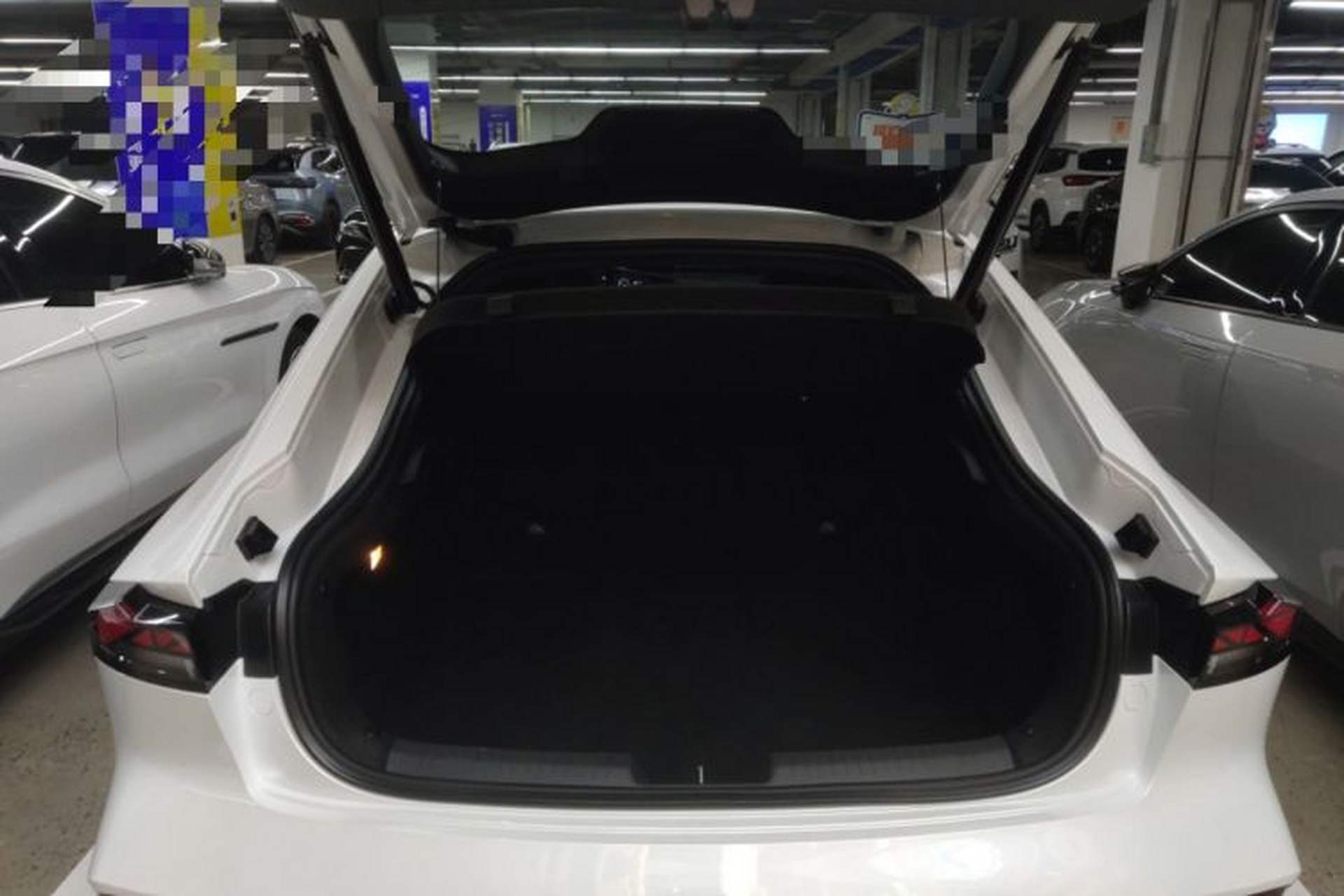 Used CHANGAN UNI-V iDD 2024 Blue Whale Smart Electric iDD 136km ZhiKu Model Trunk