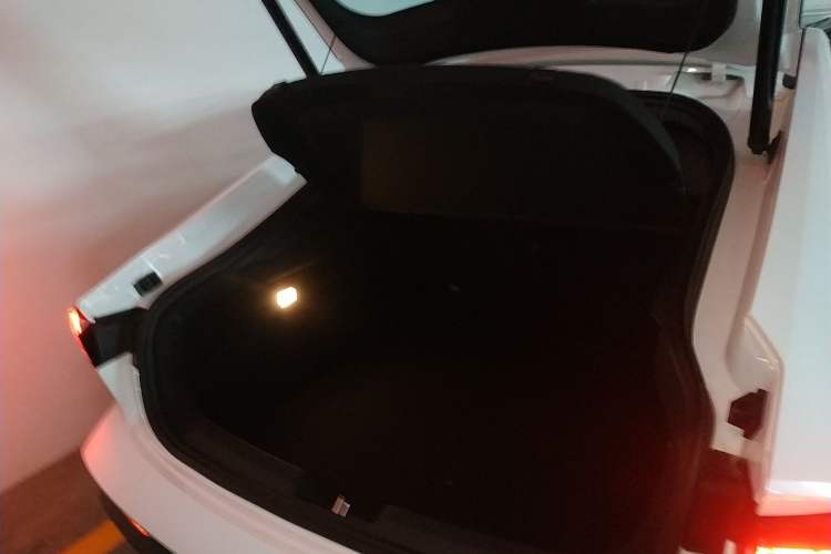 Used CHANGAN UNI-V iDD 2024 Blue Whale Smart Electric iDD 136km ZhiKu Model Trunk