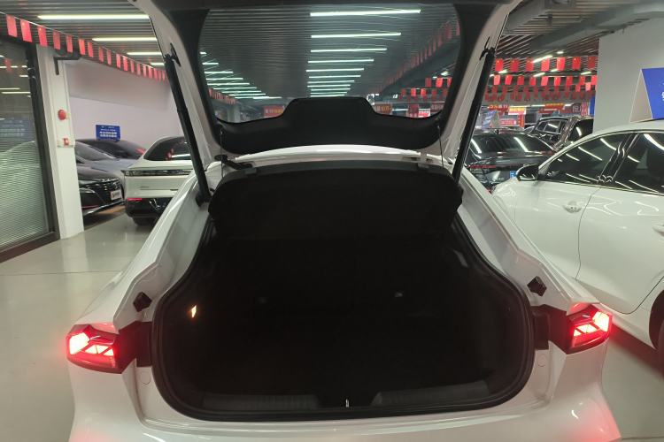 Used CHANGAN UNI-V iDD 2024 Blue Whale Smart Electric iDD 136km Luxury Model Trunk