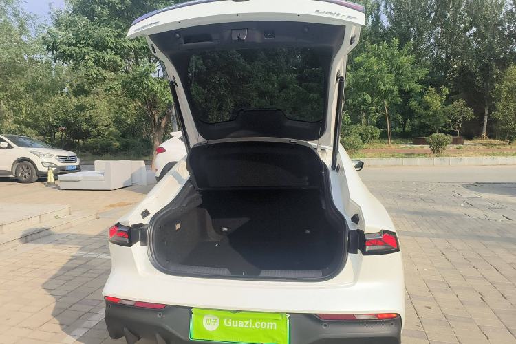 Used CHANGAN UNI-V iDD 2024 Blue Whale Smart Electric iDD 136km ZhiKu Model Trunk