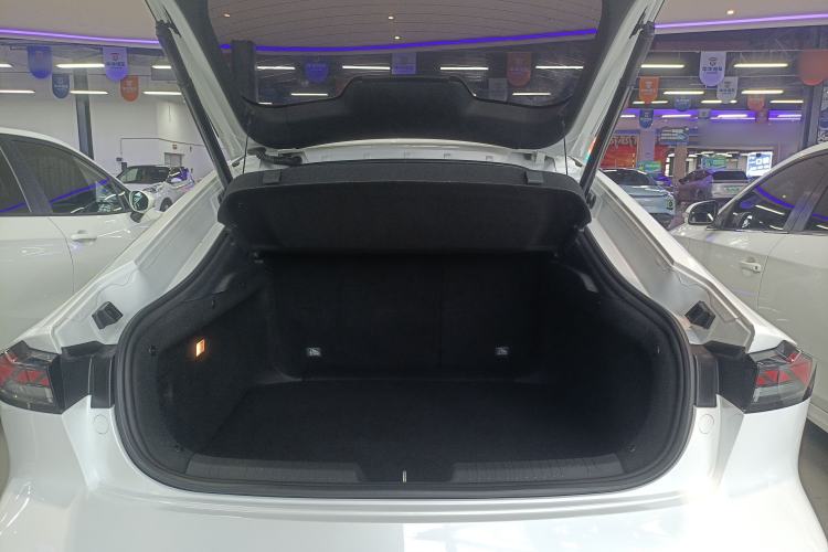 Used CHANGAN UNI-V iDD 2024 Blue Whale Smart Electric iDD 136km ZhiKu Model Trunk