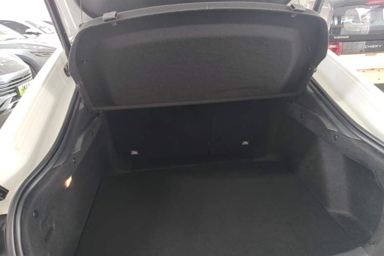 Used CHANGAN UNI-V iDD 2024 Blue Whale Smart Electric iDD 136km ZhiKu Model Trunk