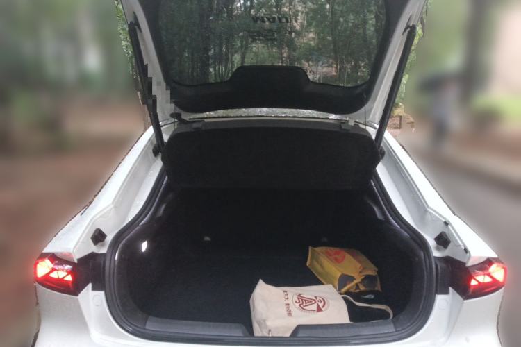 Used CHANGAN UNI-V iDD 2024 Blue Whale Smart Electric iDD 136km Luxury Model Trunk