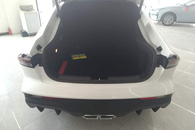 Used CHANGAN UNI-V iDD 2024 Blue Whale Smart Electric iDD 136km ZhiKu Model Trunk
