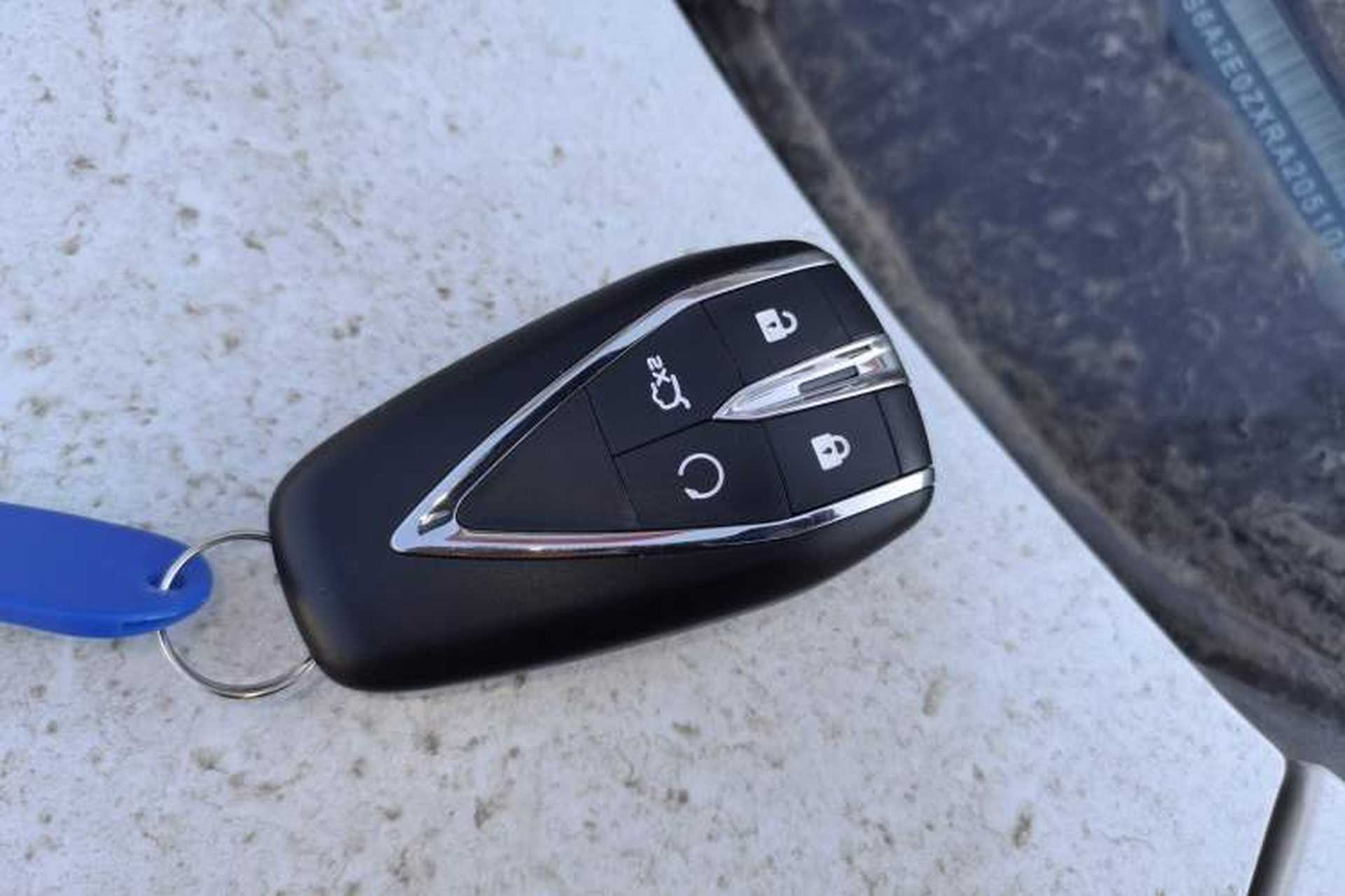 Used CHANGAN UNI-V iDD 2024 Blue Whale Smart Electric iDD 136km Luxury Model Vehicle Key