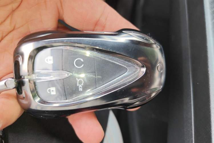 Used CHANGAN UNI-V iDD 2024 Blue Whale Smart Electric iDD 136km Luxury Model Vehicle Key