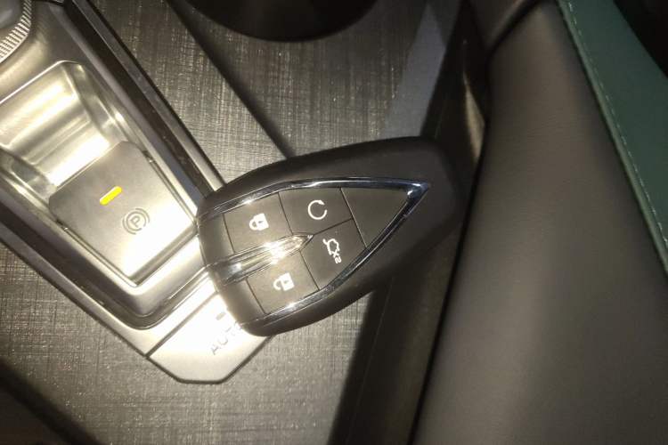 Used CHANGAN UNI-V iDD 2024 Blue Whale Smart Electric iDD 136km ZhiKu Model Vehicle Key