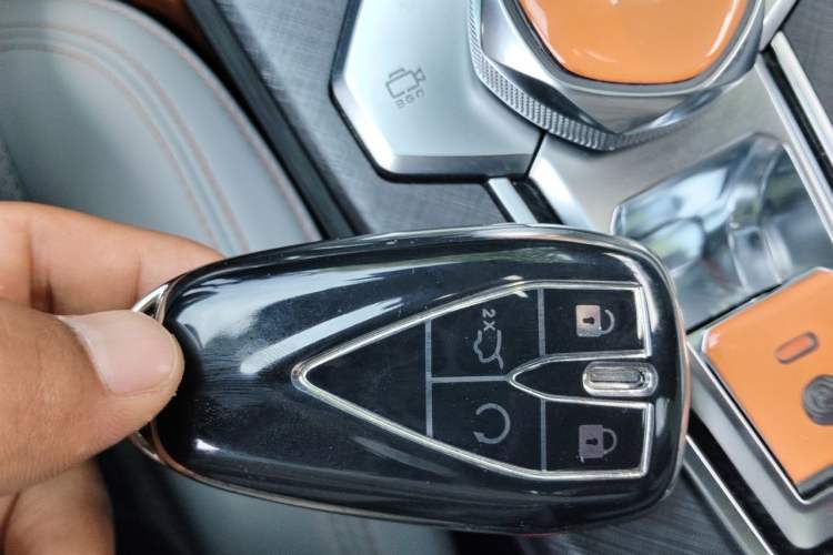 Used CHANGAN UNI-V iDD 2024 Blue Whale Smart Electric iDD 136km Luxury Model Vehicle Key