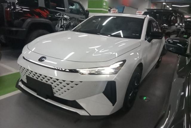 Used CHANGAN UNI-V iDD 2024 Blue Whale Smart Electric iDD 136km ZhiKu Model