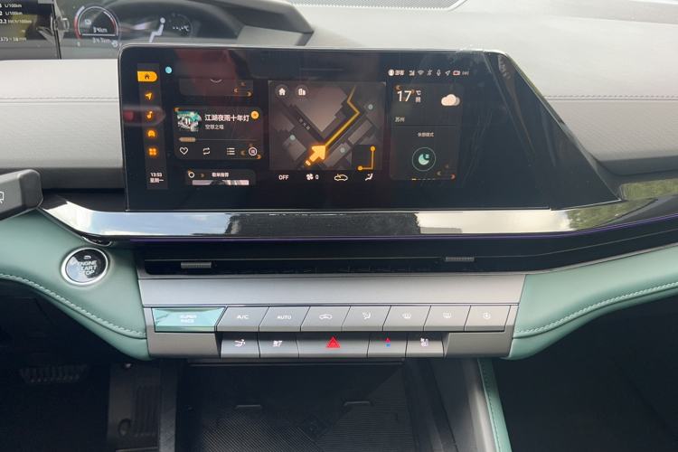 Used CHANGAN UNI-V iDD 2024 Blue Whale Smart Electric iDD 136km Luxury Model Audio And AC Panel