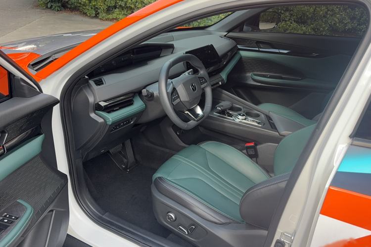 Used CHANGAN UNI-V iDD 2024 Blue Whale Smart Electric iDD 136km Luxury Model Interior 2