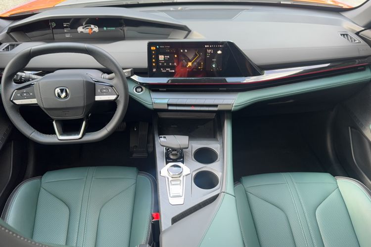 Used CHANGAN UNI-V iDD 2024 Blue Whale Smart Electric iDD 136km Luxury Model Interior 4