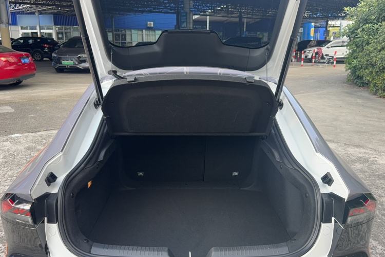 Used CHANGAN UNI-V iDD 2024 Blue Whale Smart Electric iDD 136km Luxury Model Trunk