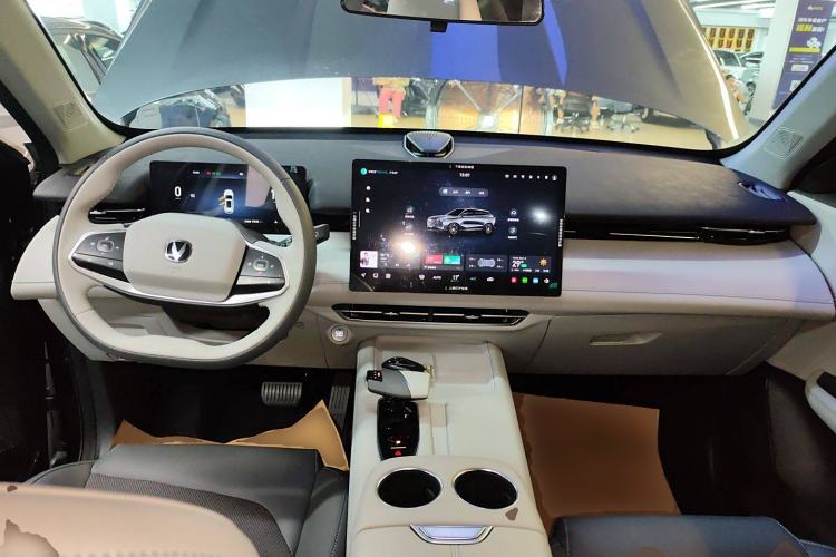 Used CHANGAN UNI-Z 2025 1.5T Luxury Version Center Console