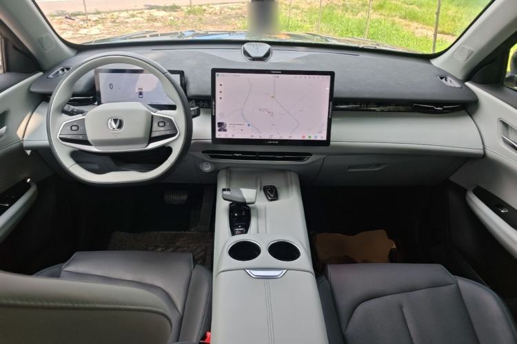Used CHANGAN UNI-Z 2025 1.5T Premium Edition Center Console