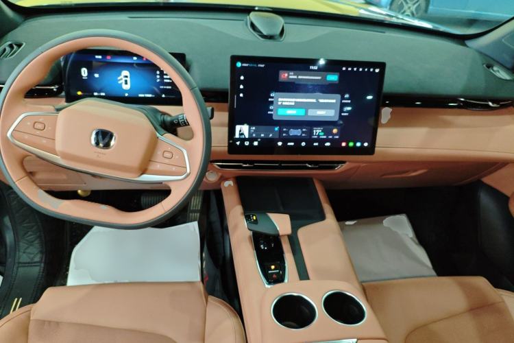 Used CHANGAN UNI-Z 2025 1.5T Luxury Version Center Console