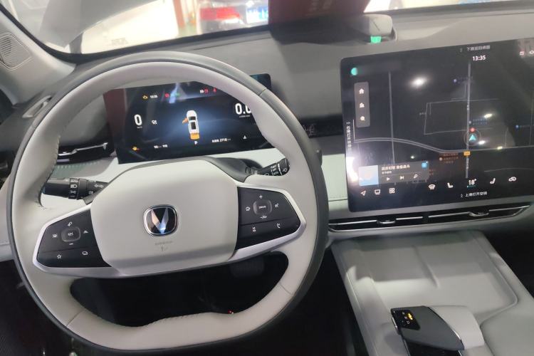 Used CHANGAN UNI-Z 2025 1.5T Premium Edition Center Console