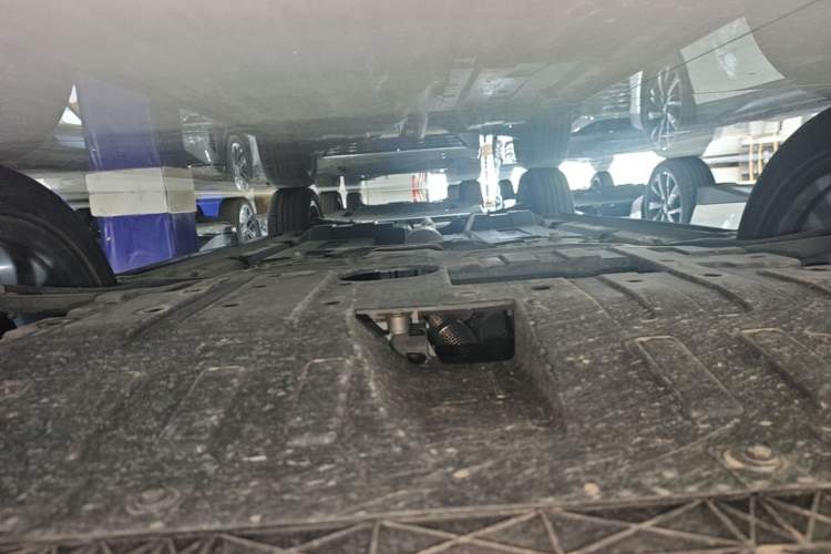 Used CHANGAN UNI-Z 2025 1.5T Luxury Version Chassis Front