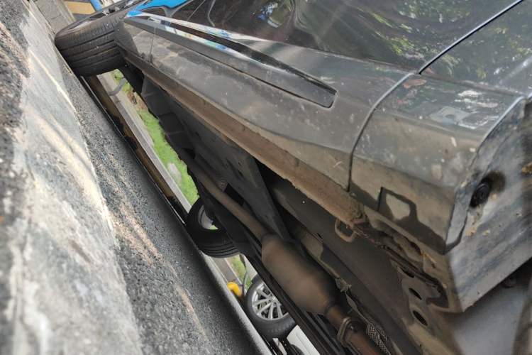 Used CHANGAN UNI-Z 2025 1.5T Luxury Version Chassis Front Right