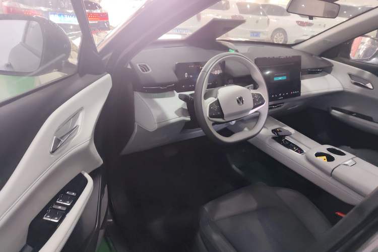 Used CHANGAN UNI-Z 2025 1.5T Premium Edition Driver Seat