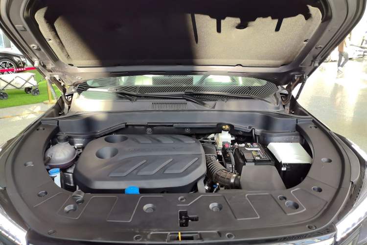 Used CHANGAN UNI-Z 2025 1.5T Premium Edition Engine Bay