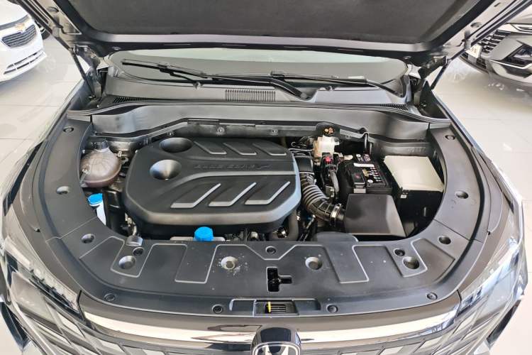 Used CHANGAN UNI-Z 2025 1.5T Premium Edition Engine Bay
