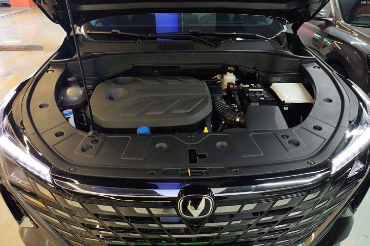 Used CHANGAN UNI-Z 2025 1.5T Luxury Version Engine Bay