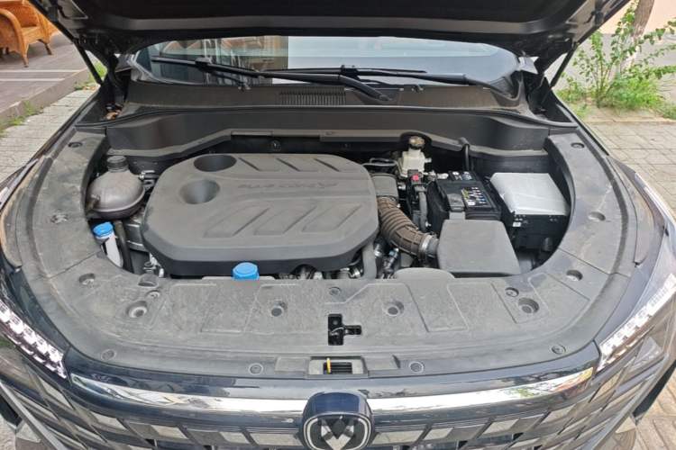 Used CHANGAN UNI-Z 2025 1.5T Premium Edition Engine Bay