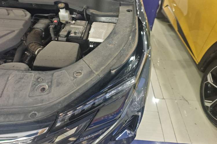 Used CHANGAN UNI-Z 2025 1.5T Luxury Version Engine Bay Left