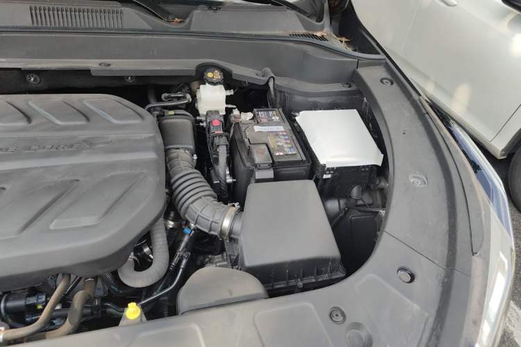 Used CHANGAN UNI-Z 2025 1.5T Luxury Version Engine Bay Left