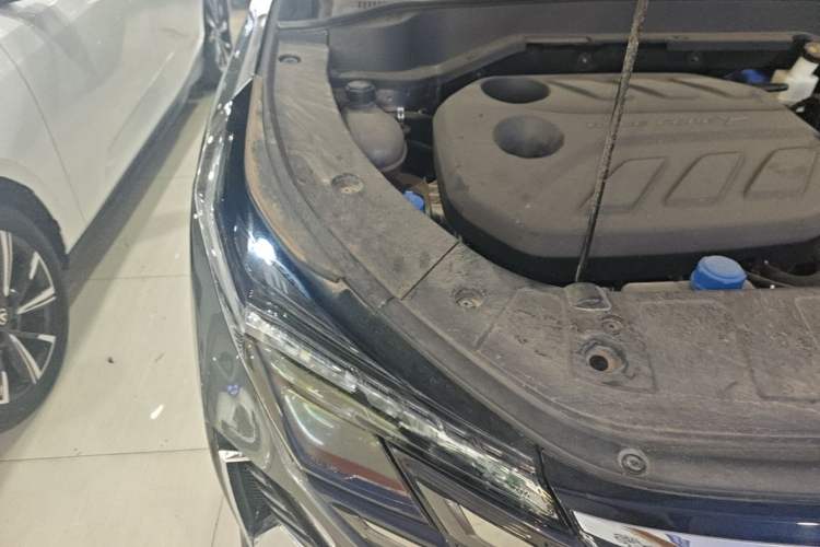 Used CHANGAN UNI-Z 2025 1.5T Luxury Version Engine Bay Right