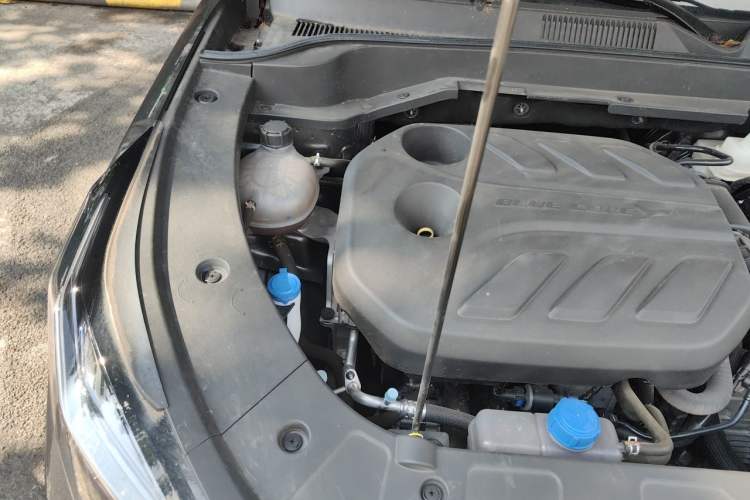Used CHANGAN UNI-Z 2025 1.5T Luxury Version Engine Bay Right