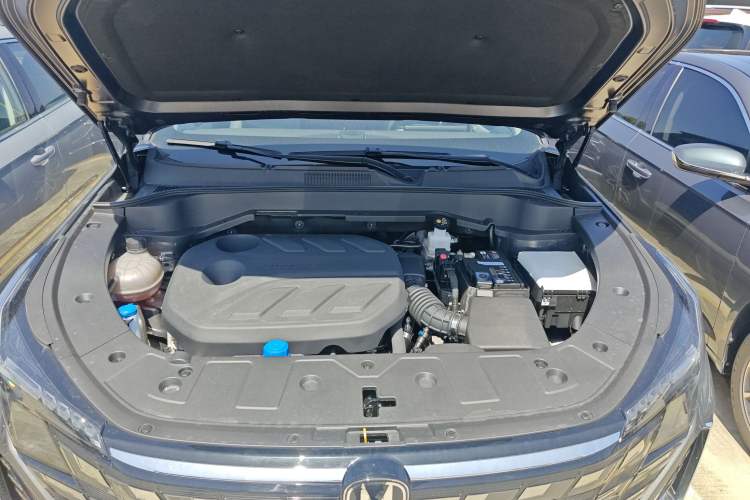 Used CHANGAN UNI-Z 2025 1.5T Premium Edition Engine Bay
