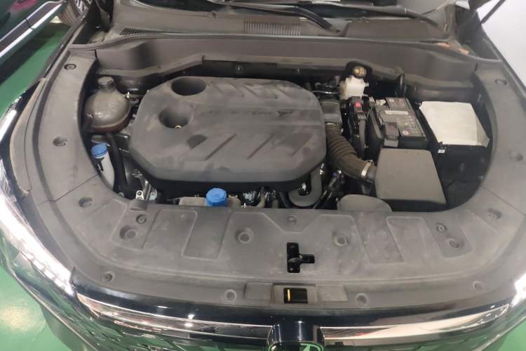 Used CHANGAN UNI-Z 2025 1.5T Premium Edition Engine Bay