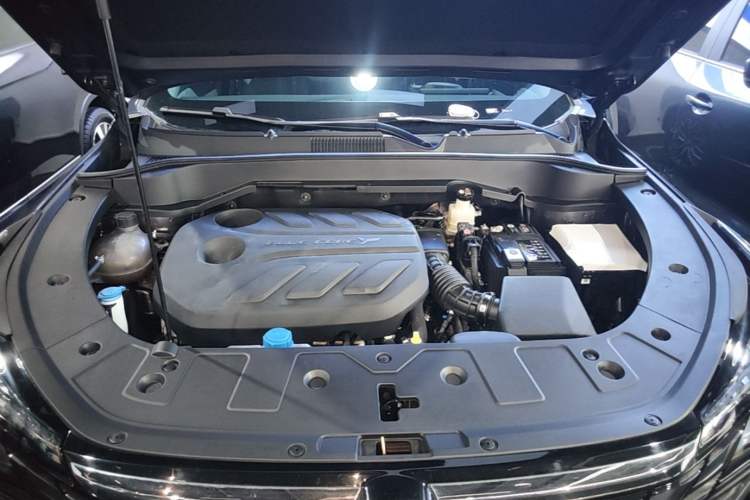 Used CHANGAN UNI-Z 2025 1.5T Luxury Version Engine Bay