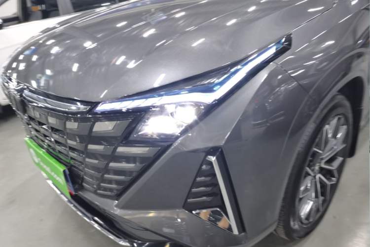 Used CHANGAN UNI-Z 2025 1.5T Luxury Version Exterior 1
