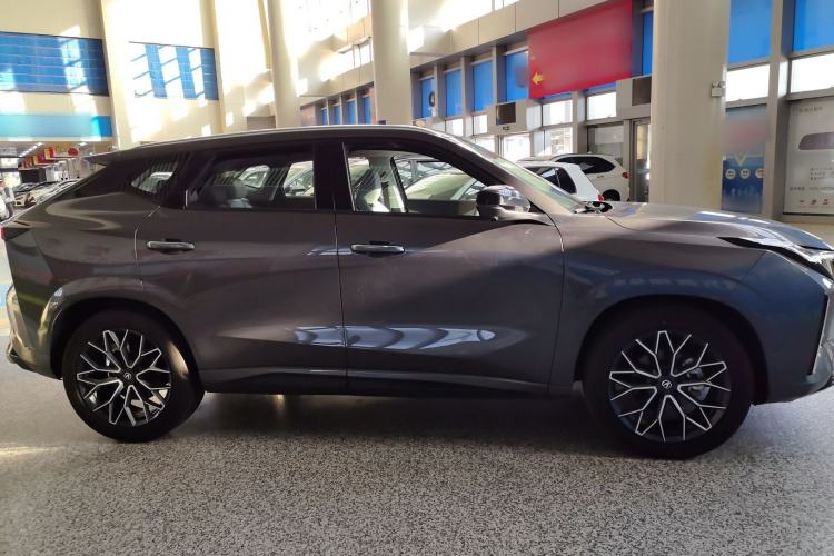 Used CHANGAN UNI-Z 2025 1.5T Premium Edition Exterior 2